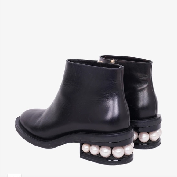 NICHOLAS KIRKWOOD BLACK
LEATHER 'CASATI' PEARL ANKLE
BOOTS SIZE 37 - Picture 4 of 11